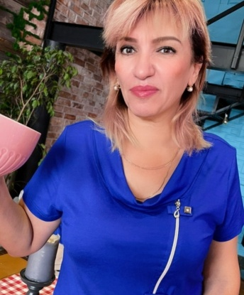 😍 Я настоящая профессионалка своего дела, и мои услуги охватывают все, что ты можешь себе представить. 😘 Я могу исполнить твои самые сокровенные фантазии и превратить их в реальность. 🌟 У меня есть великолепные отзывы от довольных клиентов, которые приятно восхищались моими навыками и нежностью. ✨ Если тебе интересно узнать больше о моих возможностях и увидеть мои фото, то свяжись со мной! Я живу в Москве и с нетерпением жду встречи с тобой. 💖 Дарья
